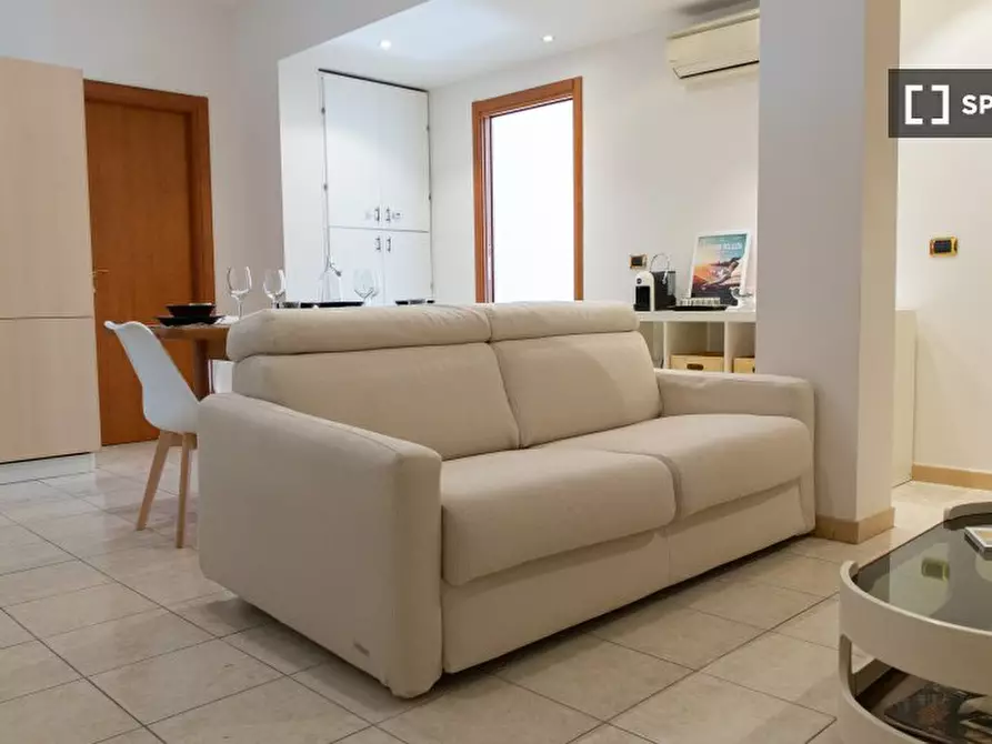 Immagine 11 di Camera condivisa in affitto  in Viale Marco Fulvio Nobiliore, 00175 Roma RM, Italy a Roma