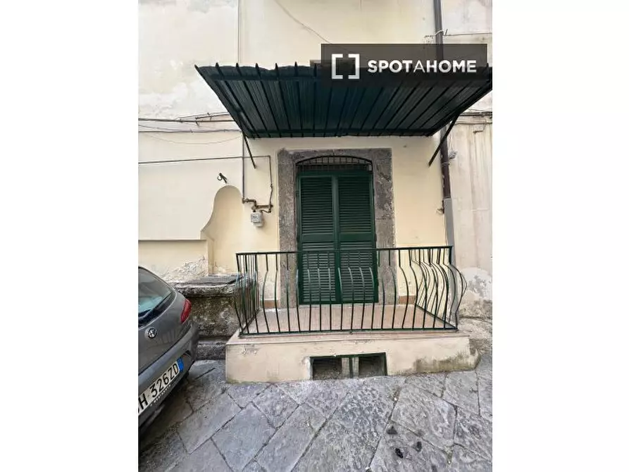 Immagine 3 di Camera condivisa in affitto  in Via Ventaglieri a Napoli