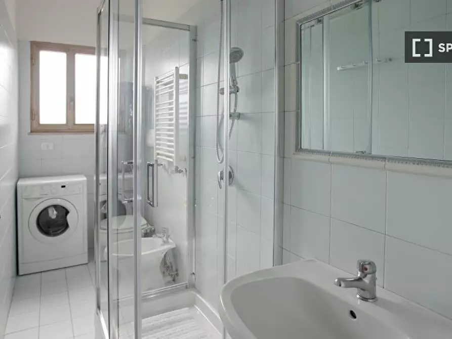 Immagine 18 di Camera condivisa in affitto  in Via Colli Aminei a Napoli