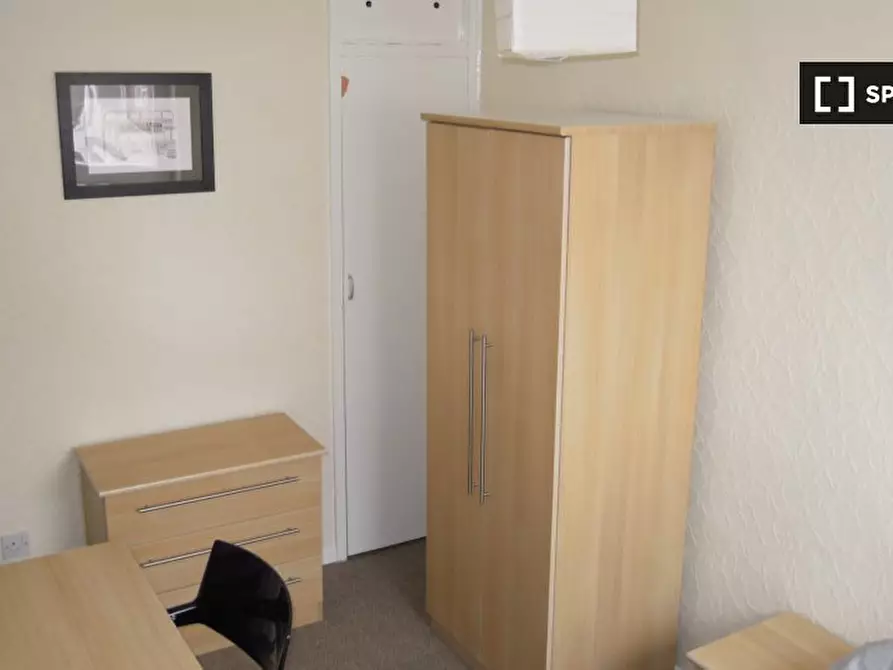 Immagine 1 di Camera condivisa in affitto  in Wager Street a Poplar