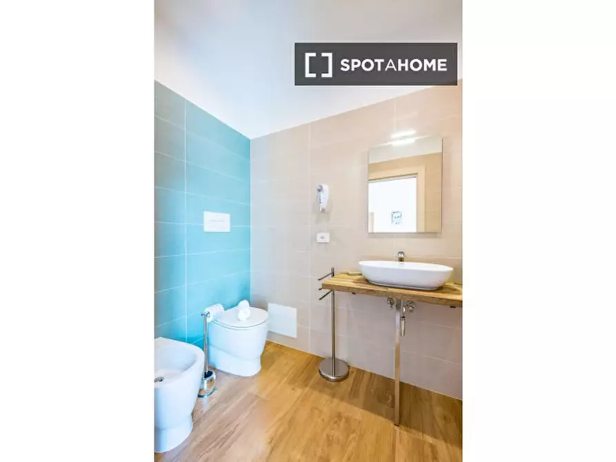 Immagine 8 di Appartamento in affitto  in Via Santa Teresa degli Scalzi a Napoli