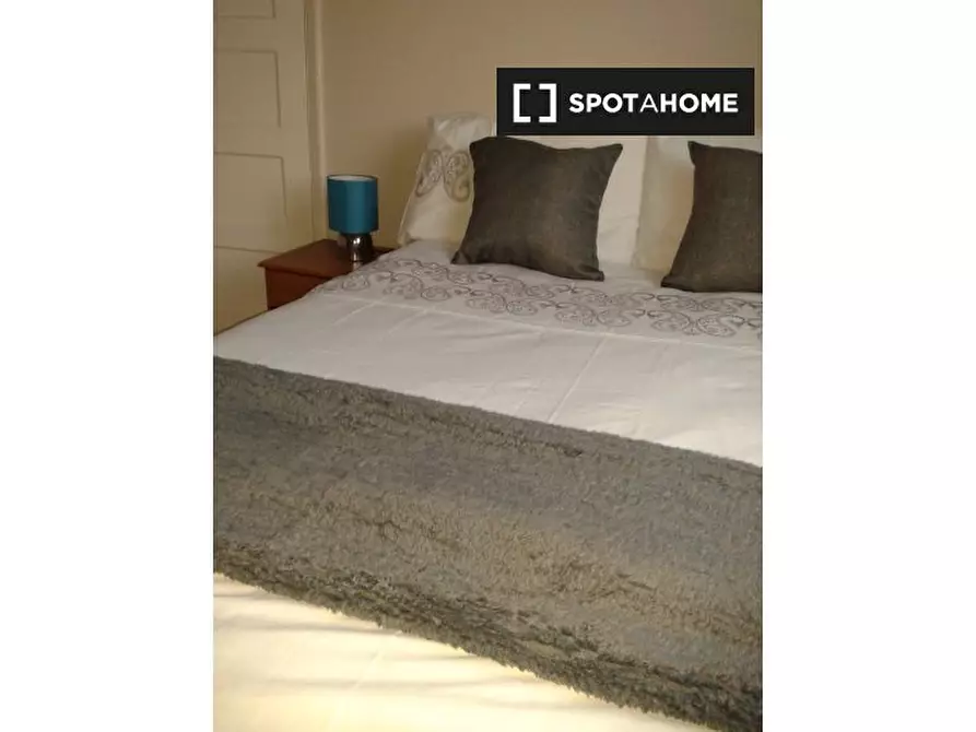 Immagine 5 di Camera condivisa in affitto  in Rochford Way a Croydon