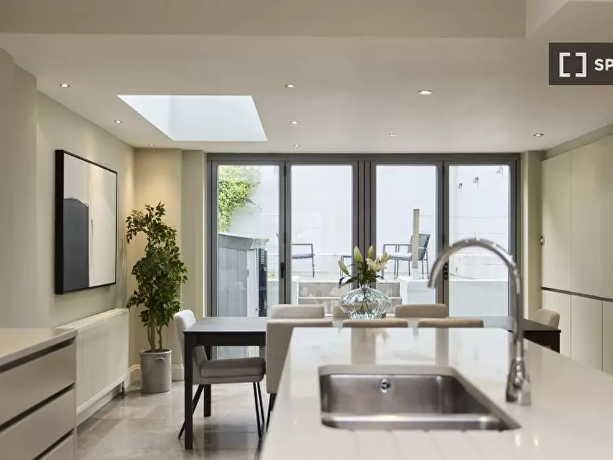 Immagine 2 di Appartamento in affitto  in Langton St a Kensington