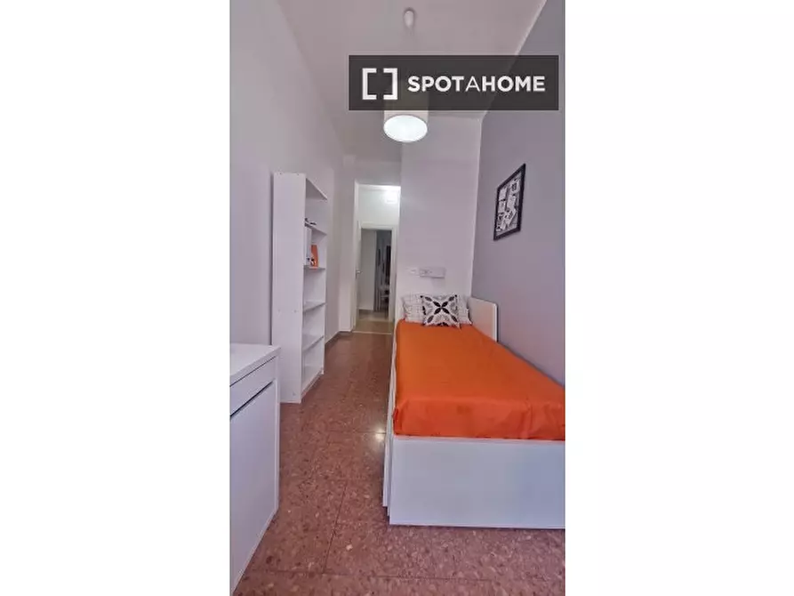 Immagine 6 di Camera condivisa in affitto  in Lungotevere di Pietra Papa a Roma