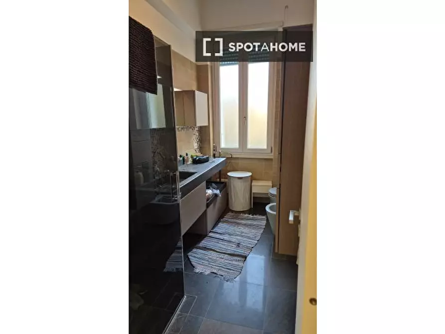 Immagine 11 di Camera condivisa in affitto  in Via Giosuè Borsi a Roma