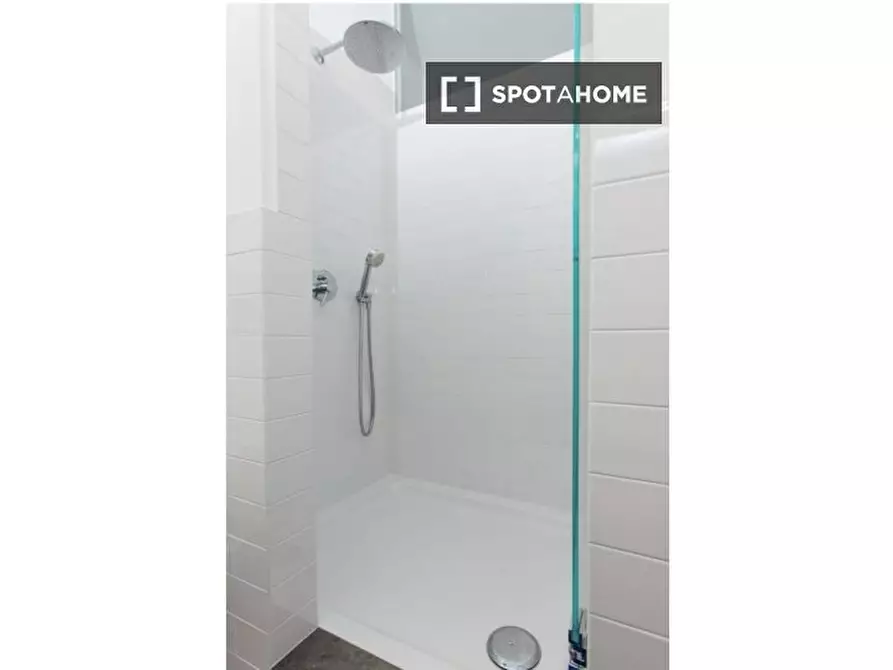 Immagine 4 di Camera condivisa in affitto  in Corso Cristoforo Colombo a Milano