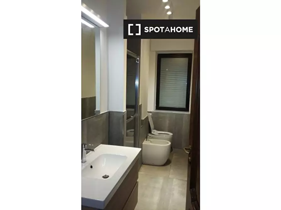 Immagine 10 di Camera condivisa in affitto  in Via Pasquale Frustaci a Napoli