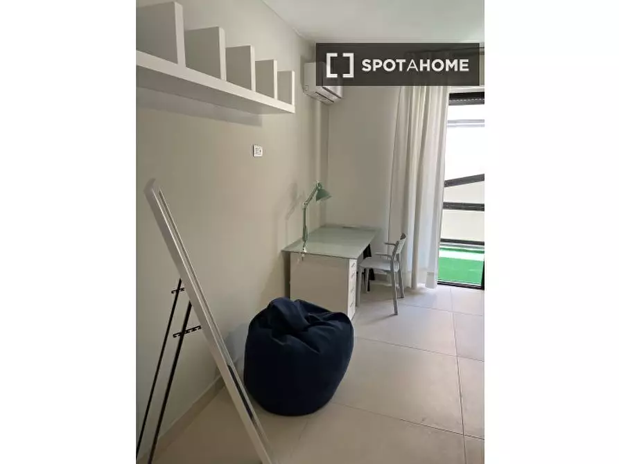 Immagine 15 di Camera condivisa in affitto  in Via Pasquale Frustaci a Napoli