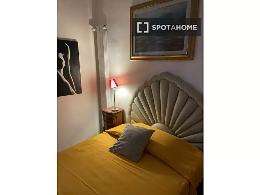 Immagine 3 di Camera condivisa in affitto  in Vico Latilla a Napoli