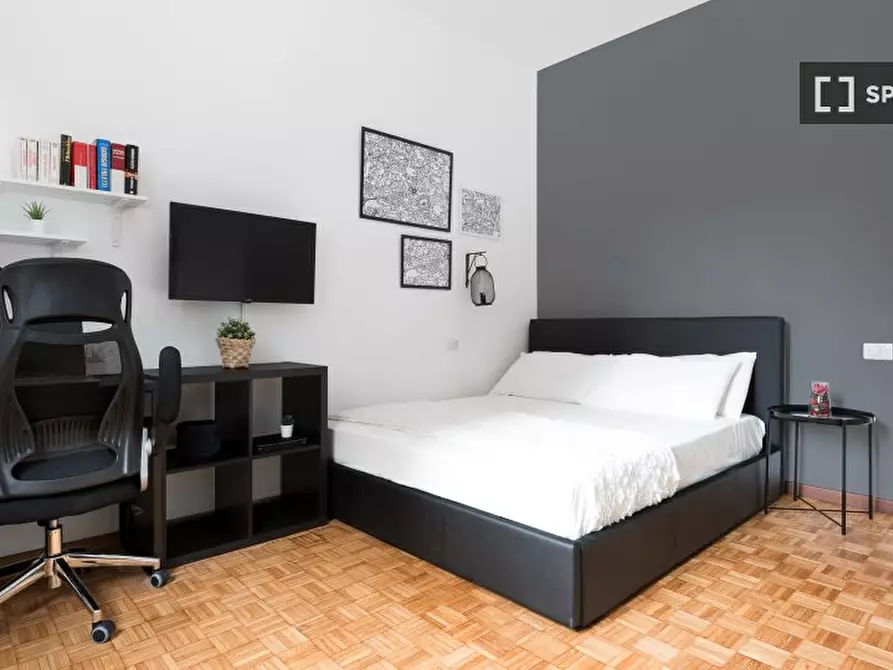 Immagine 2 di Camera condivisa in affitto  in Via Carlo Valvassori Peroni a Milano