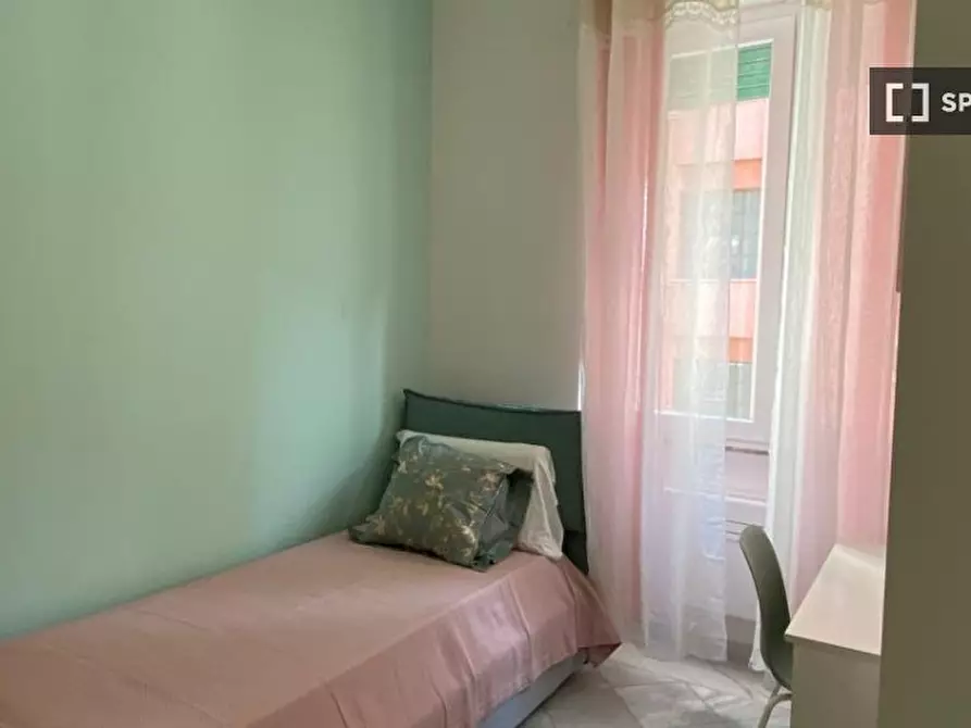 Immagine 2 di Camera condivisa in affitto  in Via Norico a Roma