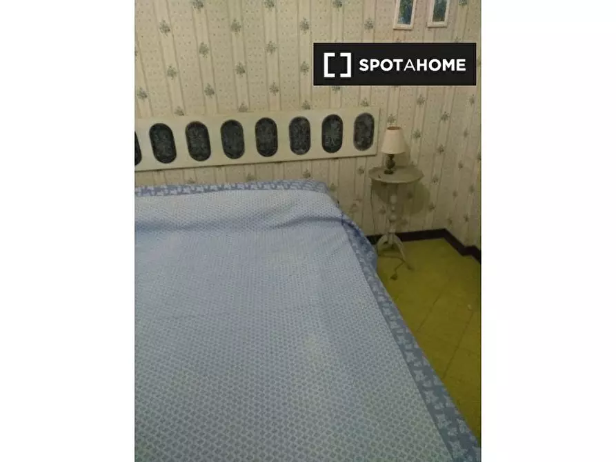 Immagine 2 di Camera condivisa in affitto  in Via Pian Due Torri a Roma