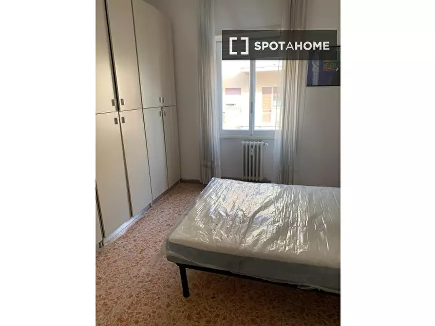 Immagine 2 di Camera condivisa in affitto  in Via dei Monti di Creta a Roma