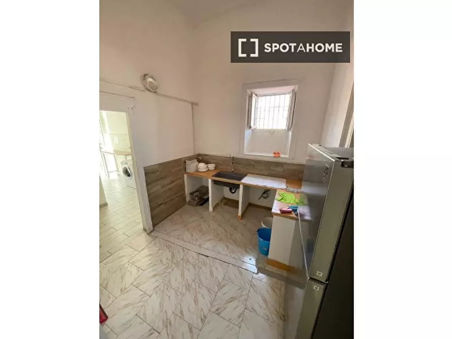 Immagine 19 di Camera condivisa in affitto  in Via Pietro Trinchera a Napoli