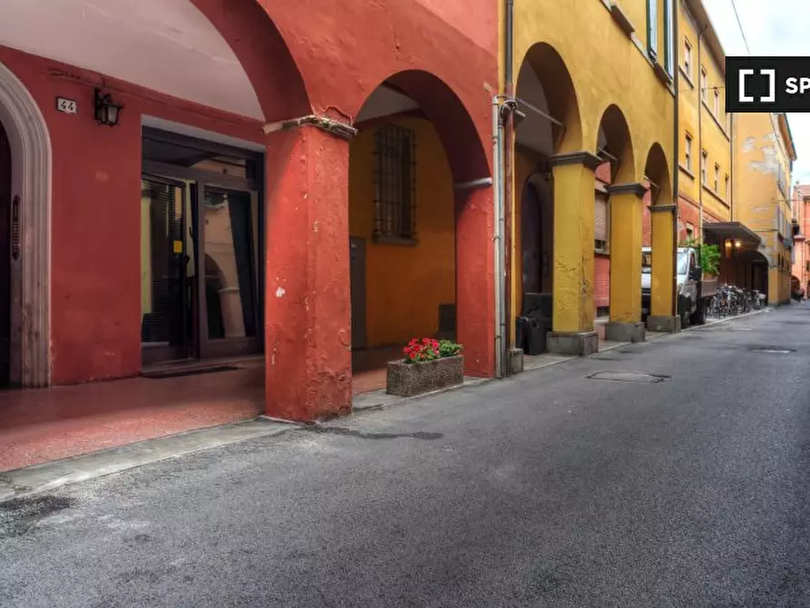 Immagine 14 di Appartamento in affitto  in Via Broccaindosso a Bologna