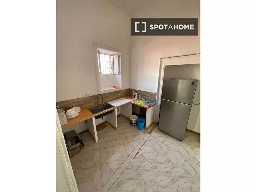 Immagine 17 di Camera condivisa in affitto  in Via Pietro Trinchera a Napoli