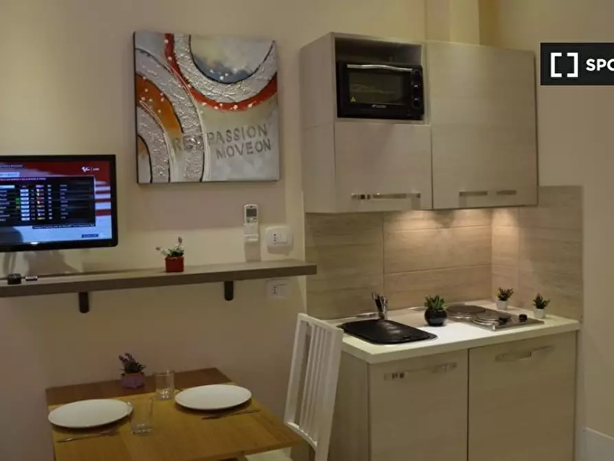 Immagine 4 di Camera condivisa in affitto  in Via Vetulonia a Roma