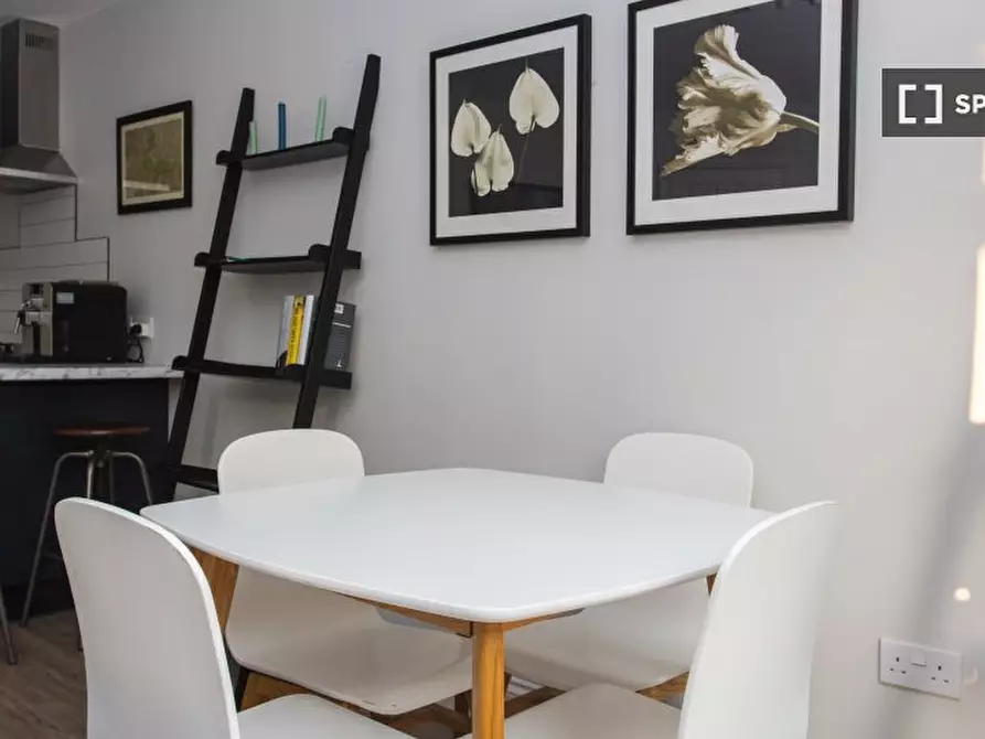 Immagine 18 di Appartamento in affitto  in Hemming St a Poplar