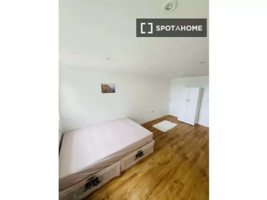 Immagine 18 di Camera condivisa in affitto  in Grenfell Rd a Kensington