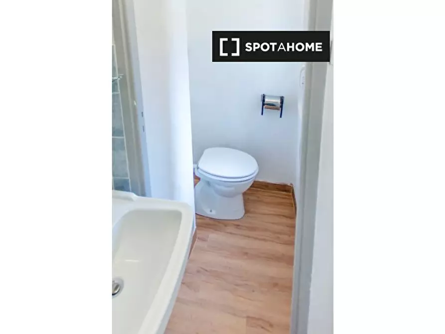 Immagine 4 di Camera condivisa in affitto  in Corso Sebastopoli a Torino