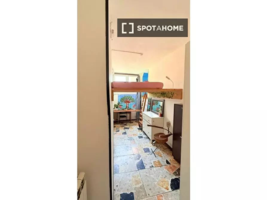 Immagine 1 di Camera condivisa in affitto  in Via Bartolomeo Perestrello a Roma