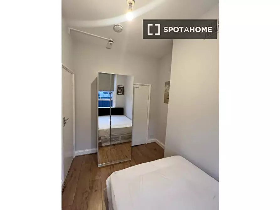 Immagine 4 di Camera condivisa in affitto  in Mile End Road a Poplar