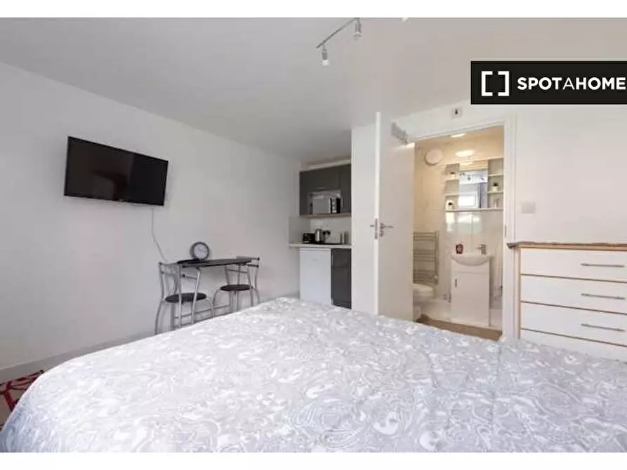 Immagine 7 di Ufficio in affitto  in Flat a Barnet