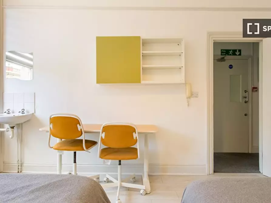 Immagine 16 di Camera condivisa in affitto  in nd Floor Apartment a Kensington