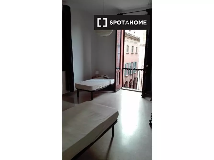 Immagine 3 di Camera condivisa in affitto  in Via S. Vitale a Bologna