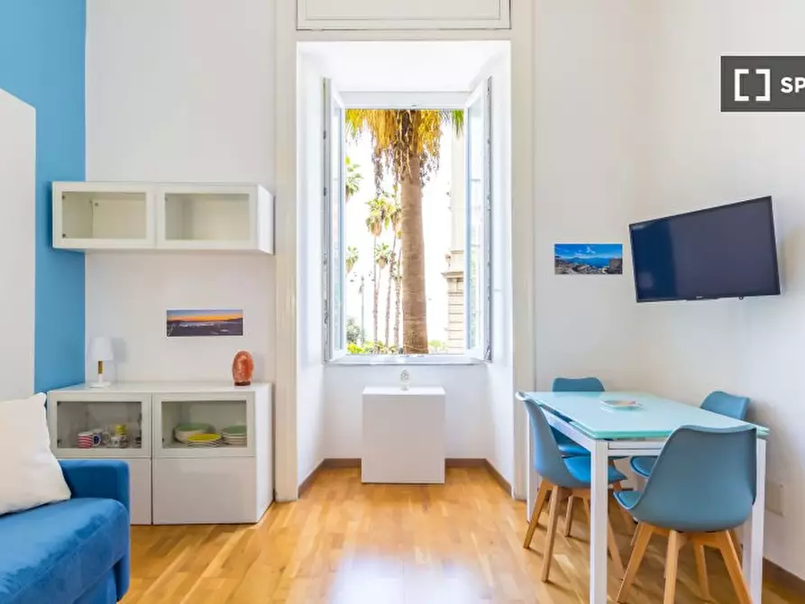 Immagine 5 di Appartamento in affitto  in Piazza San Luigi a Napoli