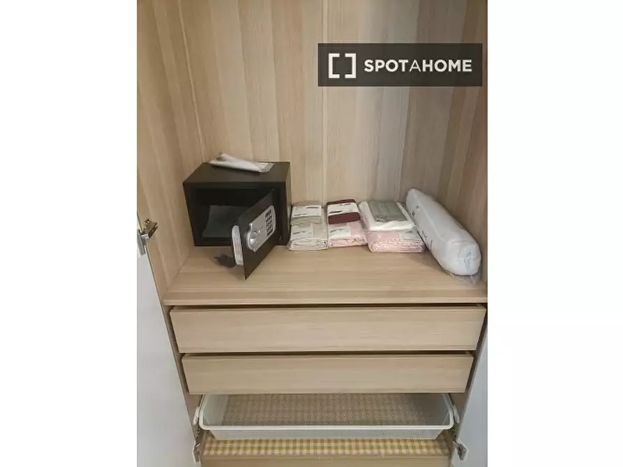 Immagine 2 di Camera condivisa in affitto  in Via Castellammare a Milano