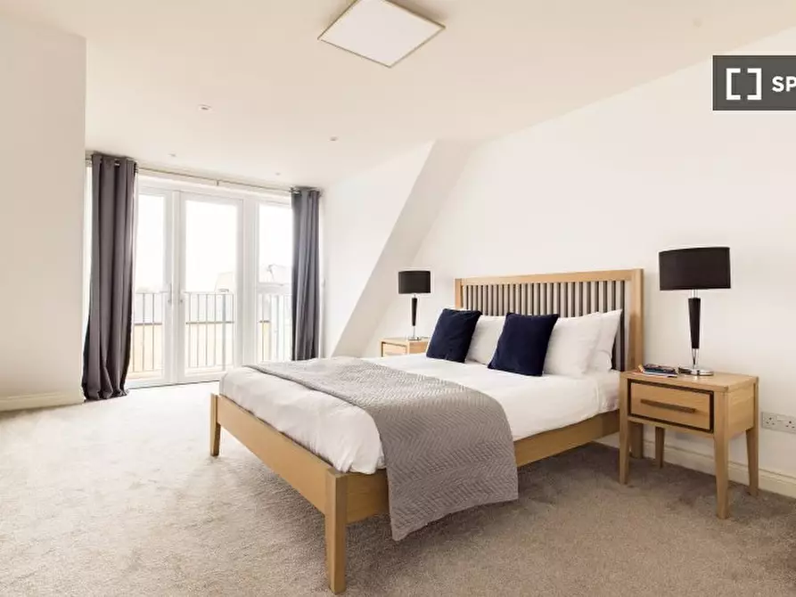 Immagine 2 di Appartamento in affitto  in Bridge St a Staines