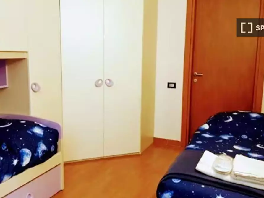 Immagine 18 di Camera condivisa in affitto  in Via delle Querce a Alagna