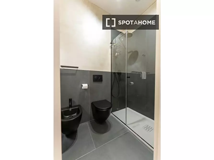 Immagine 12 di Camera condivisa in affitto  in Via Faenza a Firenze