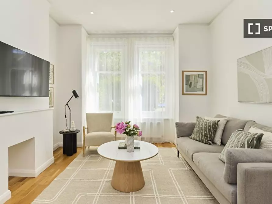 Immagine 1 di Appartamento in affitto  in Barcombe Avenue a Lambeth