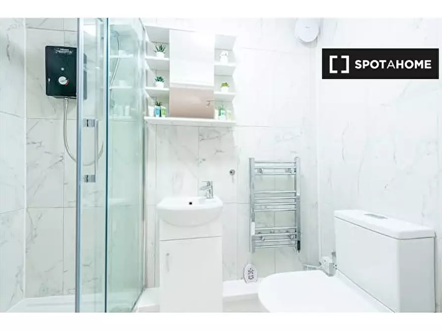 Immagine 15 di Ufficio in affitto  in Flat a Barnet