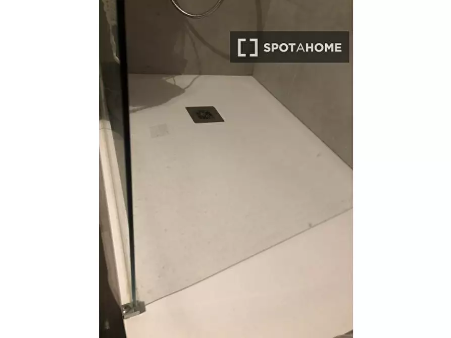 Immagine 13 di Appartamento in affitto  in Viale dell'Acquedotto Alessandrino a Roma