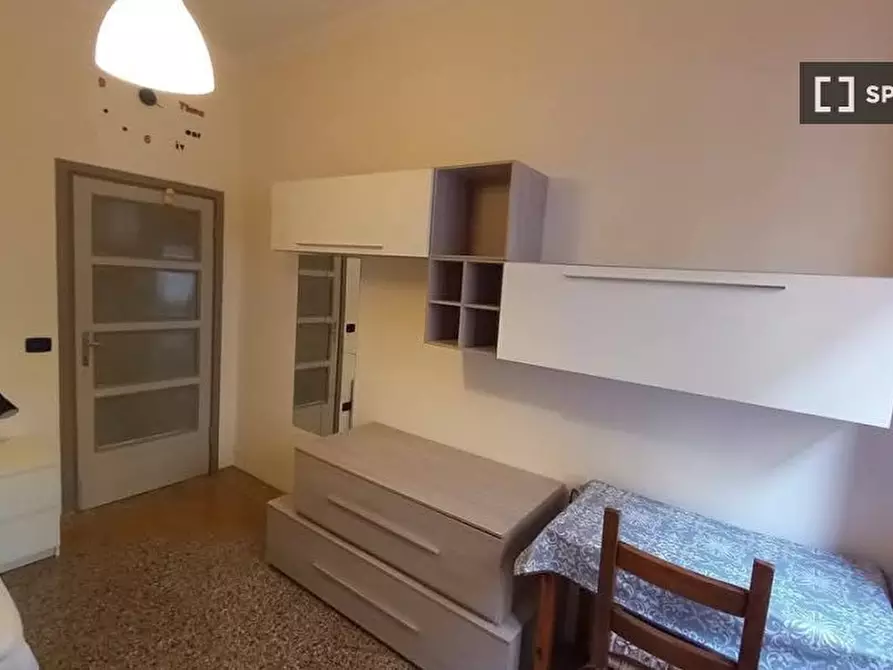 Immagine 1 di Camera condivisa in affitto  in Via Alfredo Oriani a Firenze