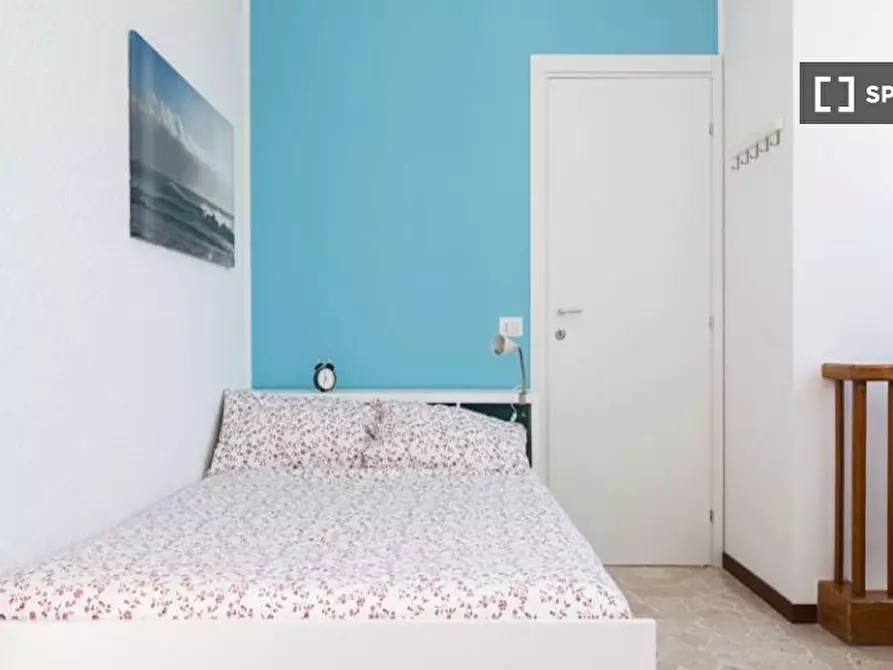 Immagine 1 di Camera condivisa in affitto  in Via Dei Salici Milan a Milano