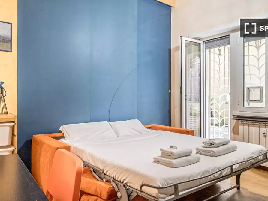 Immagine 8 di Appartamento in affitto  in Via di val Tellina a Roma