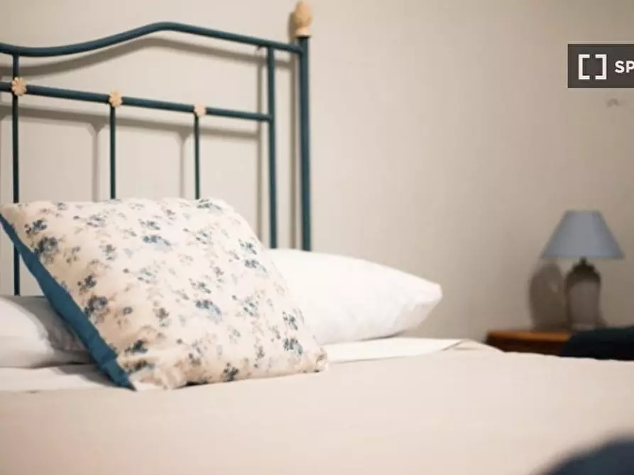 Immagine 1 di Camera condivisa in affitto  in V. Salvator Rosa a Napoli