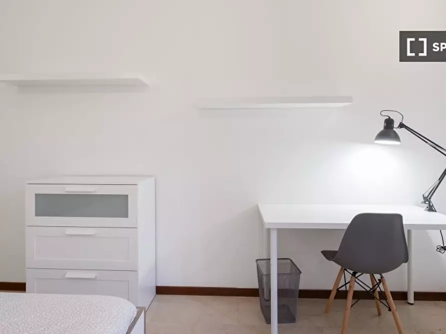 Immagine 1 di Camera condivisa in affitto  in Via Curtatone a Milano