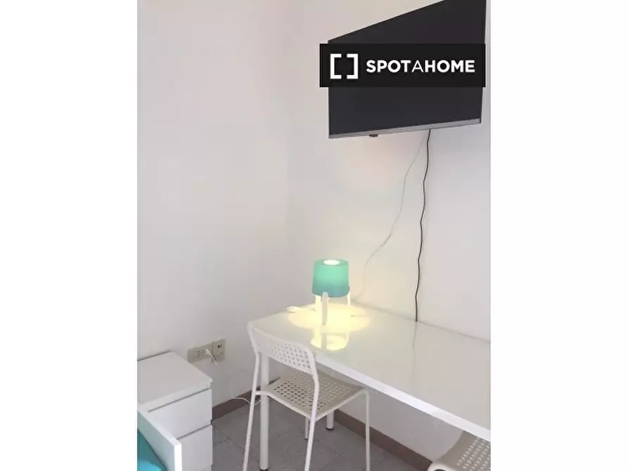 Immagine 5 di Camera condivisa in affitto  in Via Val Trompia a Milano