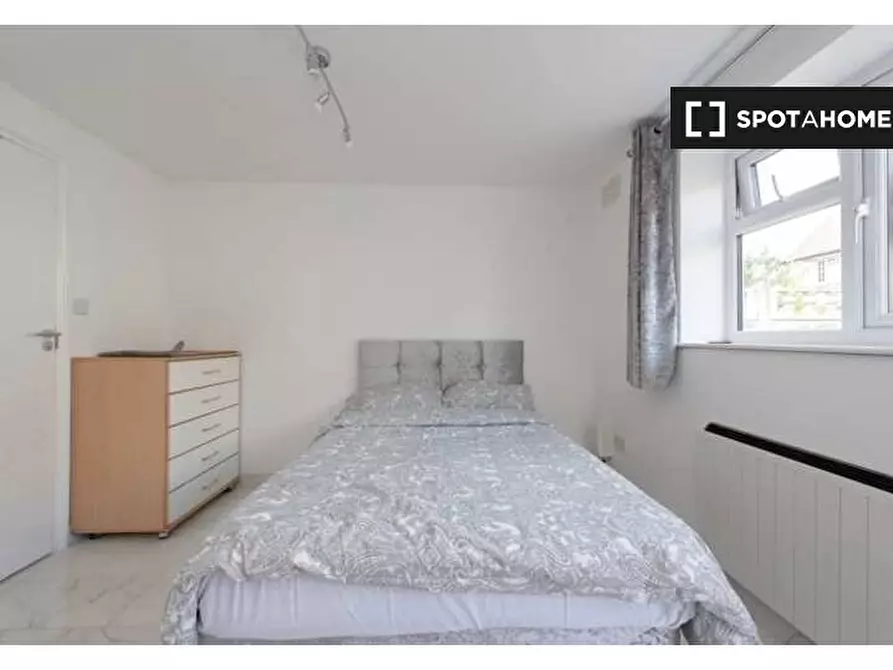 Immagine 13 di Ufficio in affitto  in Flat a Barnet