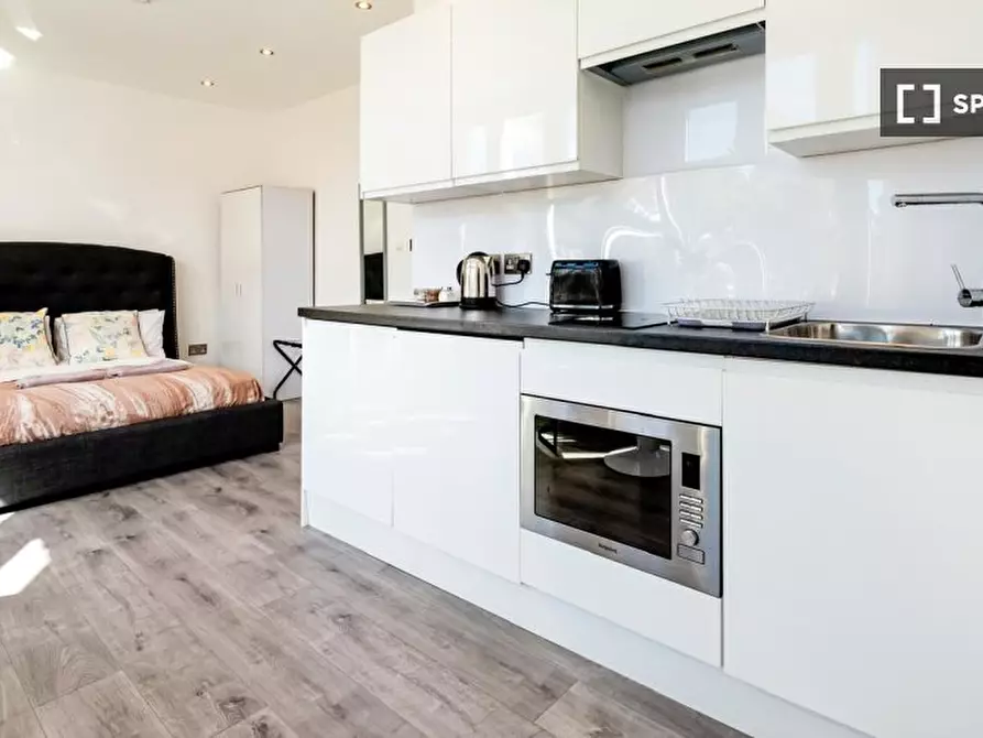 Immagine 2 di Ufficio in affitto  in a Southfield Rd a Hounslow