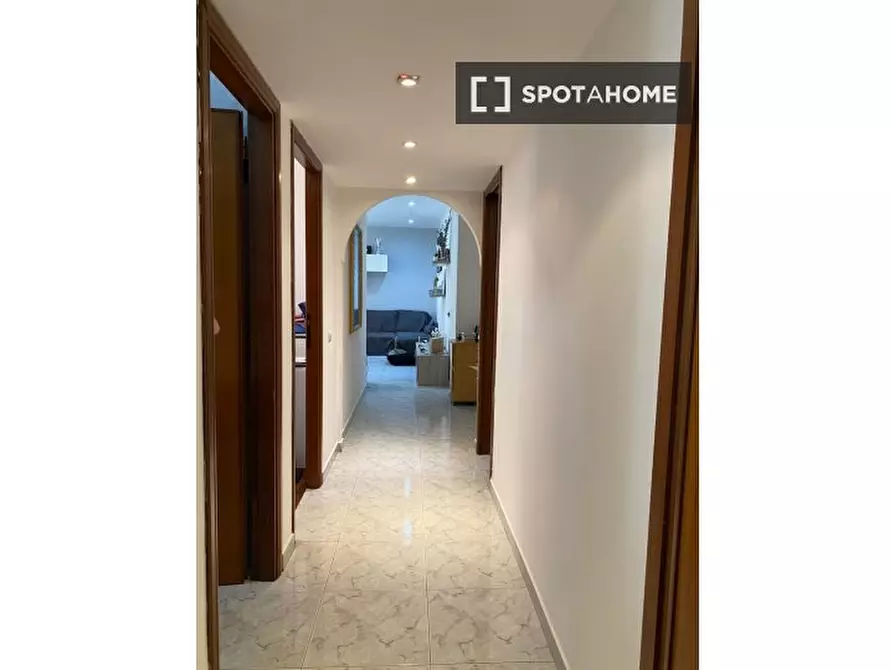 Immagine 13 di Appartamento in affitto  in Via Gian Luca Squarcialupo a Roma