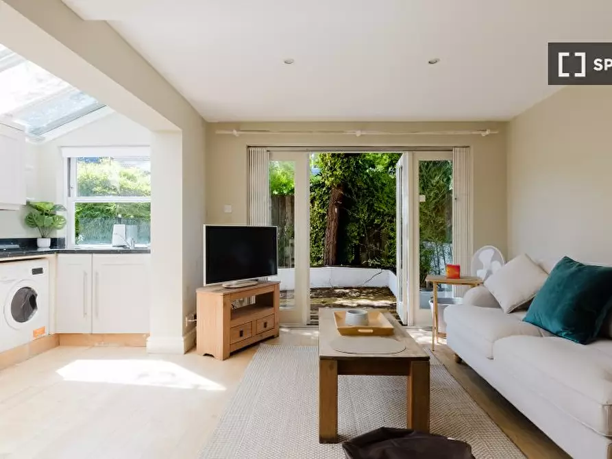 Immagine 1 di Appartamento in affitto  in Tonsley Hill a Wandsworth