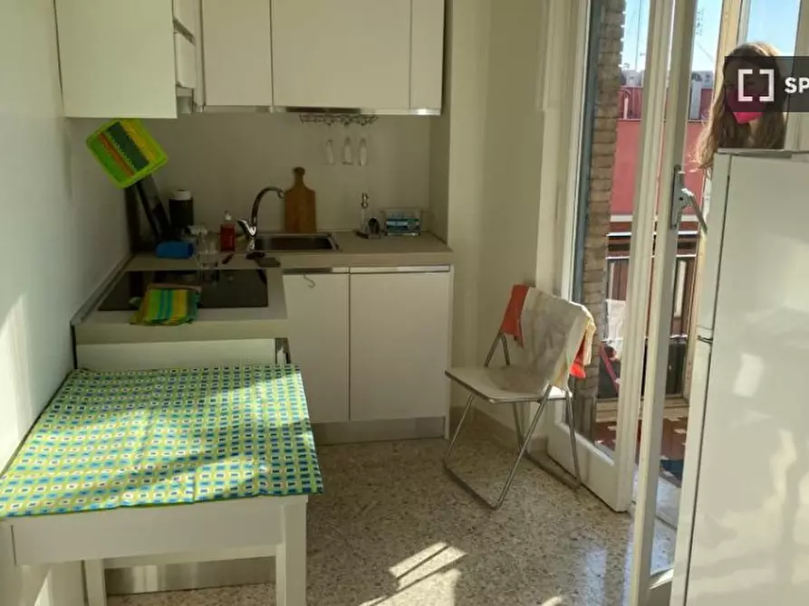 Immagine 3 di Camera condivisa in affitto  in Via Giulio Venticinque a Roma