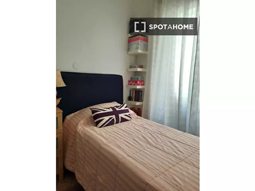 Immagine 2 di Camera condivisa in affitto  in Via Bolzano a Roma