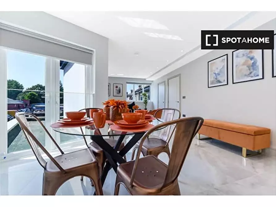 Immagine 3 di Appartamento in affitto  in Flat Goldman House - 122 Wembley Park drive HA9 8HP a Brent
